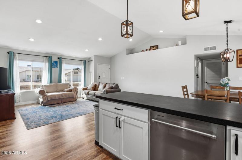 13-web-or-mls-6016 W Kings Ave Glendale,