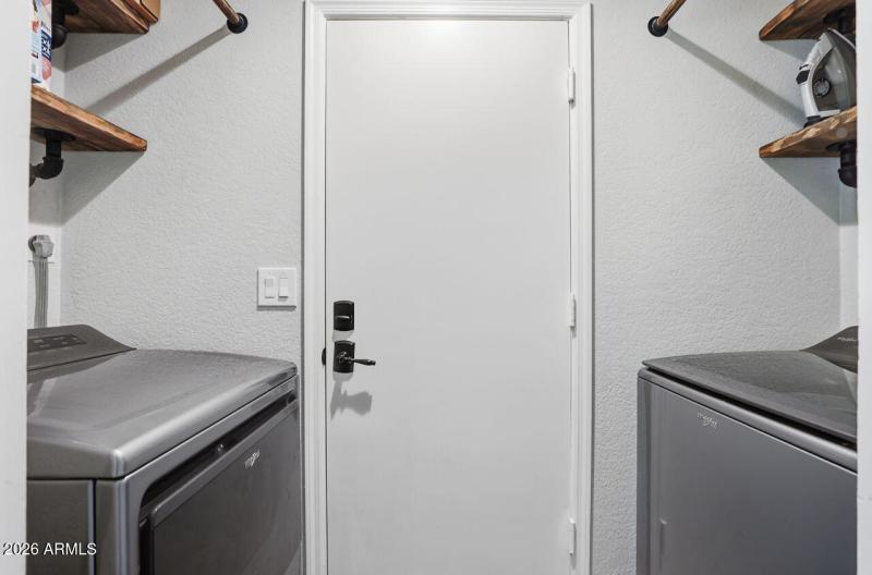 23-web-or-mls-6016 W Kings Ave Glendale,