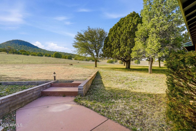 Front Yard fr Front Porch Lkg W