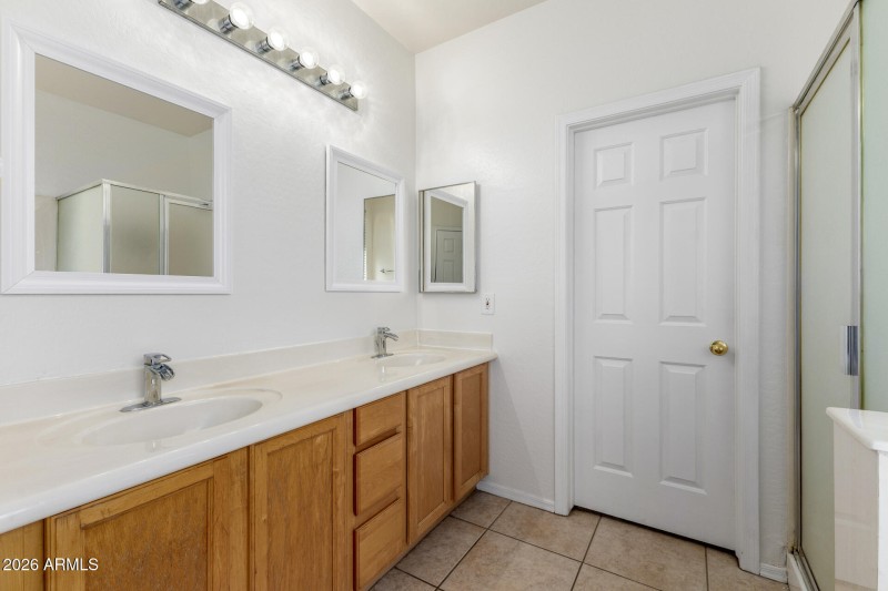 9628-lindner-master-bathroom