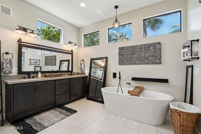 22-web-or-mls-E Betty Elyse Ln-S0303-022