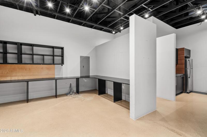 010_Workspace to Kitchen