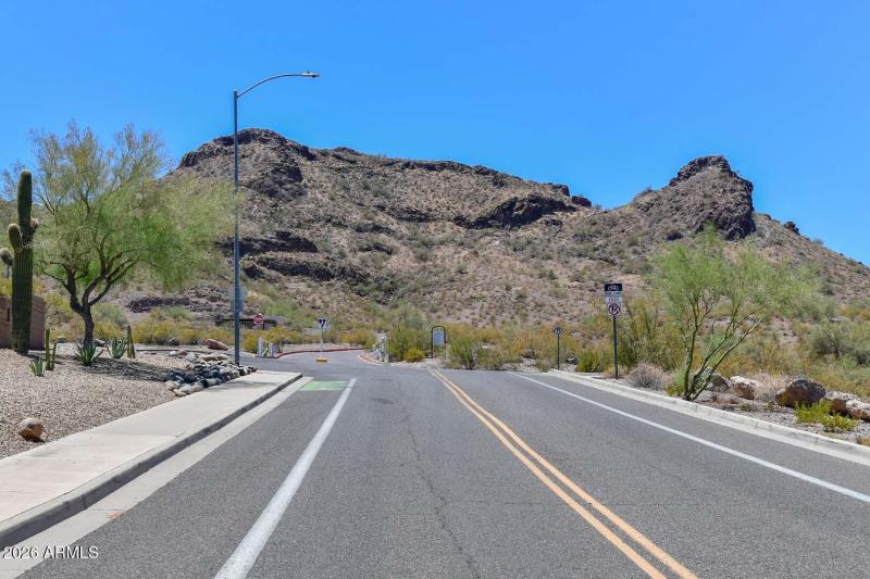 Lookout Mountain-Trailhead Entrance