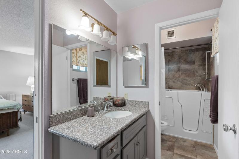 7125 N 20th Ave-7933