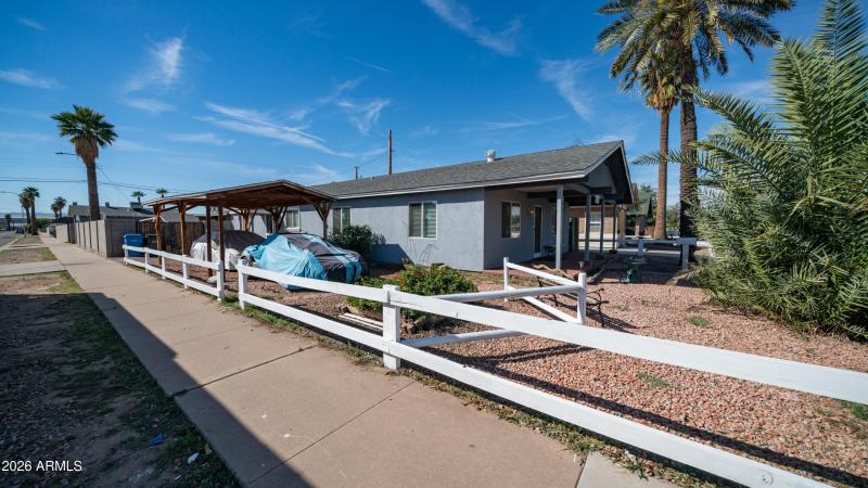 2201 W Adams St Exterior Photos-3