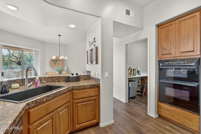 Kitchen – Granite Counters & Cabinetry