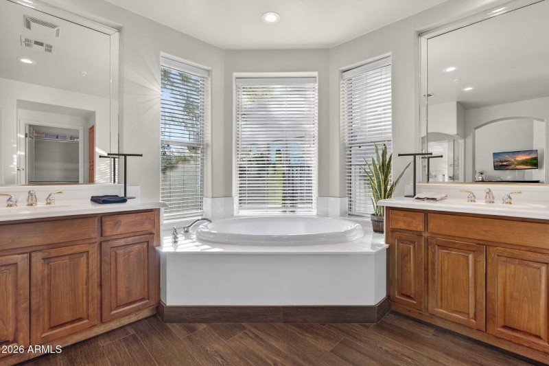 Primary Bathroom – Jetted Tub & Vanity
