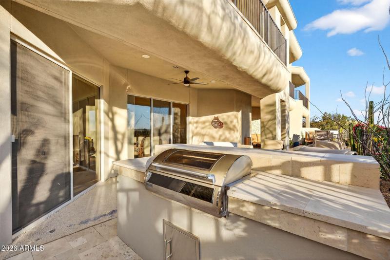 Covered Patio – Built-In BBQ Area