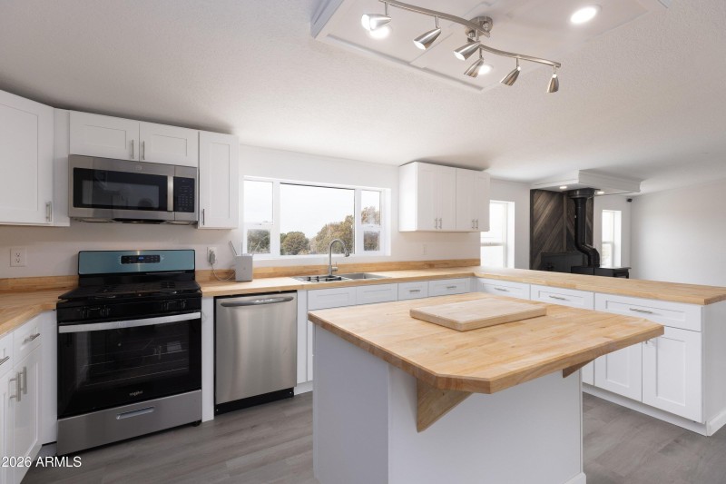 012_photo12_2312_parkinson_rd._ls_tammy_