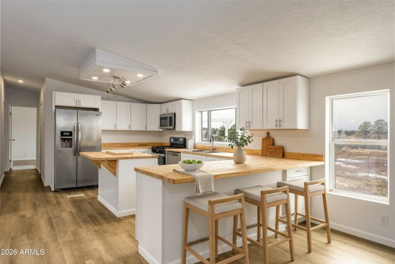 041_photo108_2312_parkinson_rd._ls_tammy