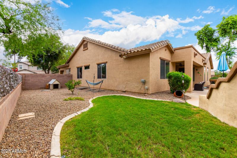 lots of room on side yards as well