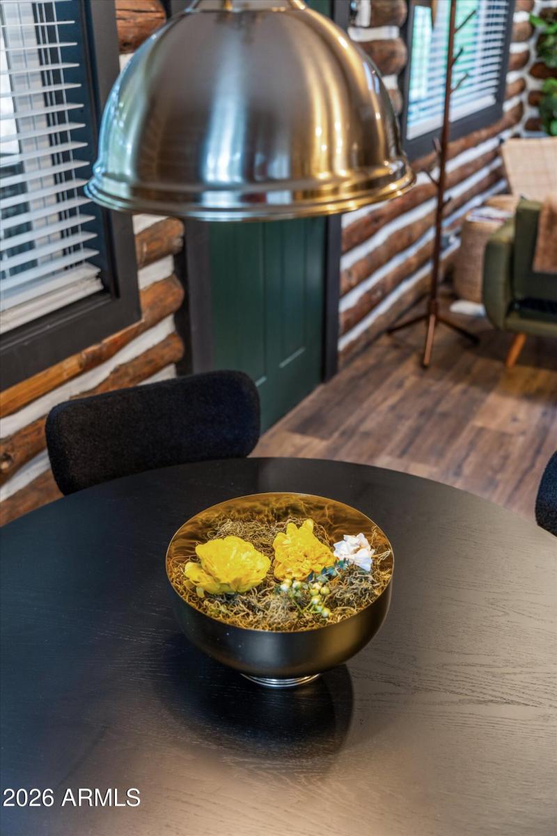 19-Vertical Dining Area