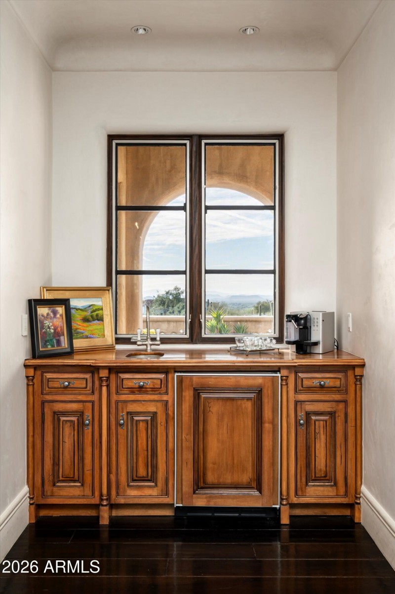 Guest suites wet bar