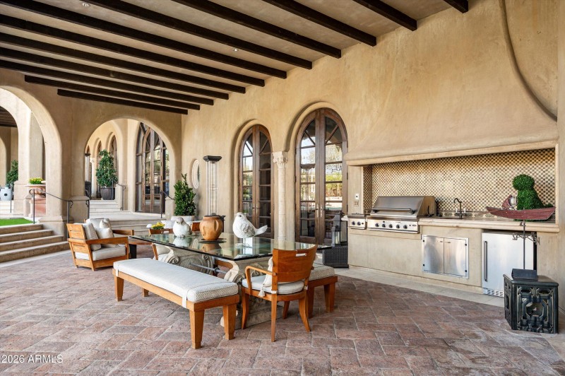 Fully equipped outdoor kitchen