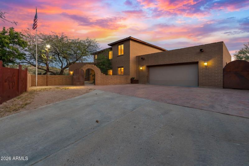 Front Exterior & Garage