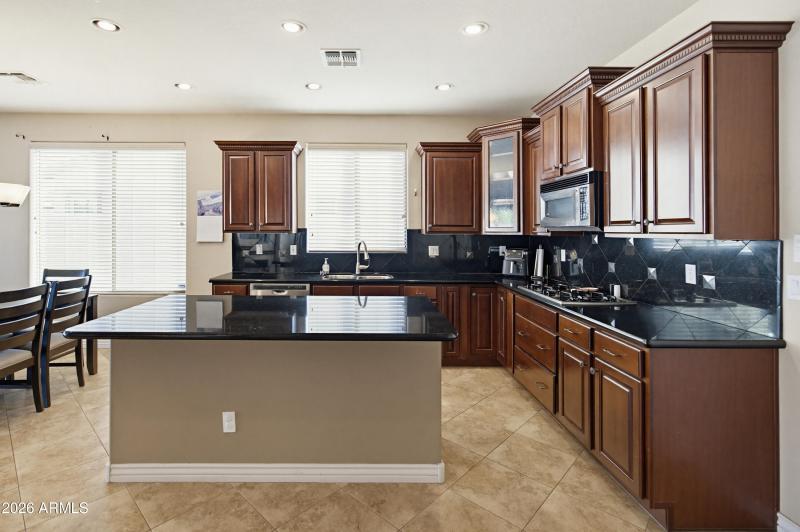 4708 E County Down Dr-33