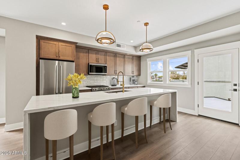 16_804_N_2nd_Ave16_mls