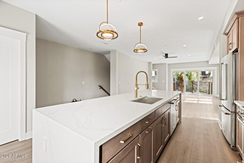 19_804_N_2nd_Ave19_mls