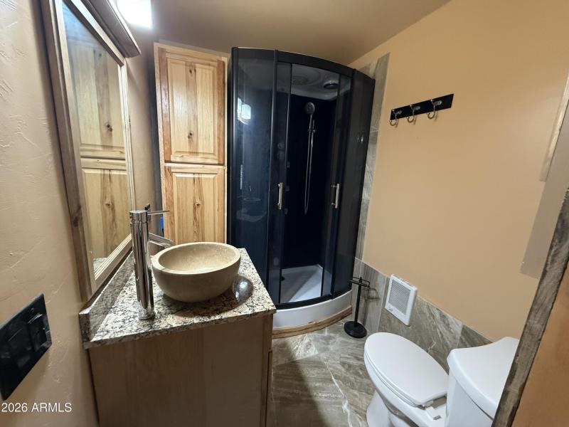 Main bedroom bathroom