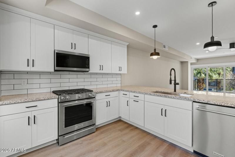 13_806_N_2nd_Ave13_mls