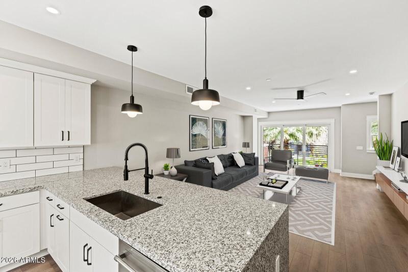 16_806_N_2nd_Ave16_mls