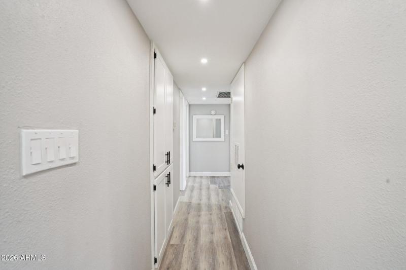 21-web-or-mls-N 15th Ave-S0303-021