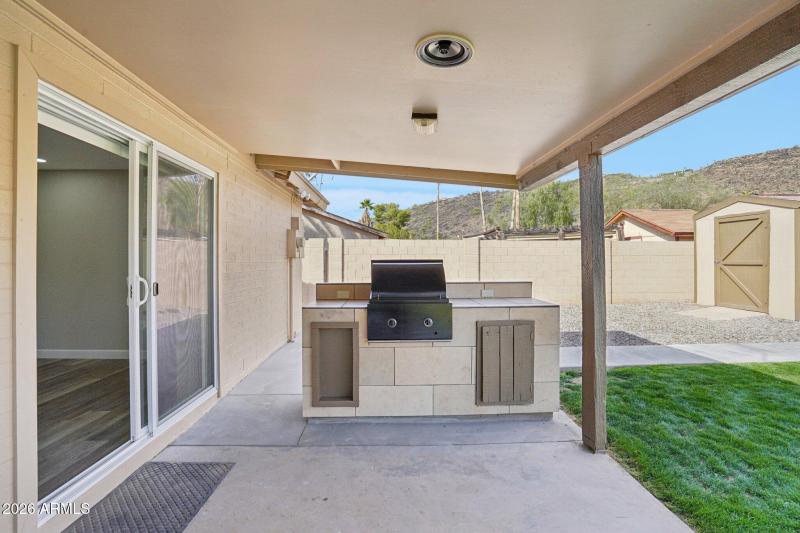 39-web-or-mls-N 15th Ave-S0303-039