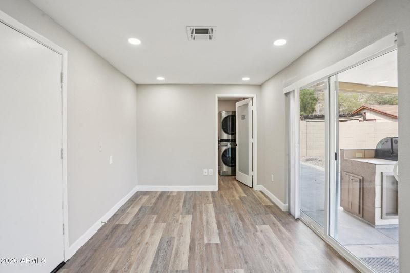 19-web-or-mls-N 15th Ave-S0303-019