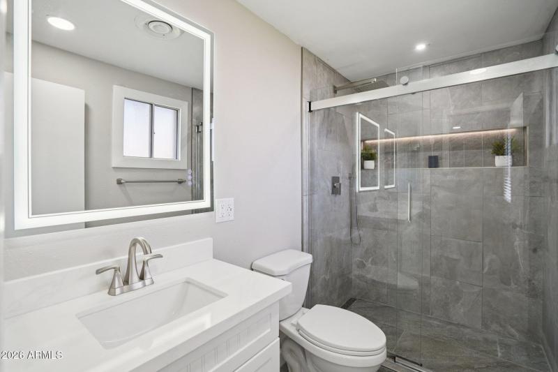 27-web-or-mls-N 15th Ave-S0303-027