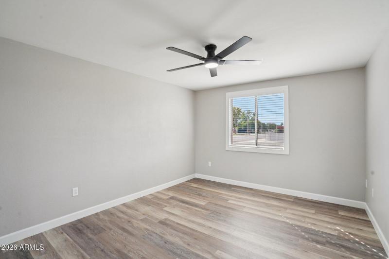 28-web-or-mls-N 15th Ave-S0303-028