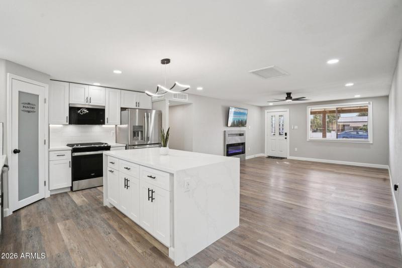 16-web-or-mls-N 15th Ave-S0303-016