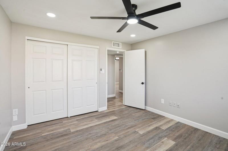 26-web-or-mls-N 15th Ave-S0303-026