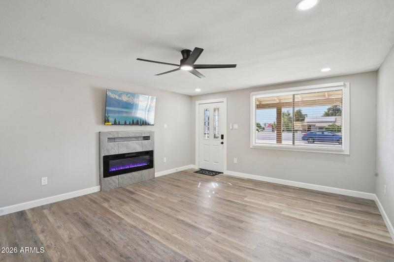 8-web-or-mls-N 15th Ave-S0303-008