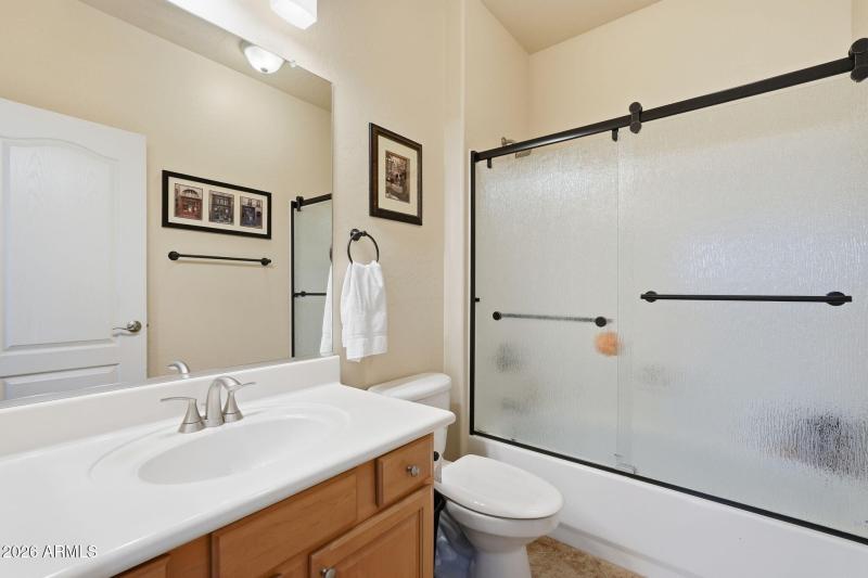 Upstairs full bathroom.