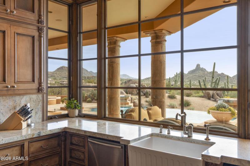 48-web-or-mls-9953-e-balancing-rock-rd