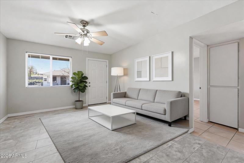 05-Living Room (staged)