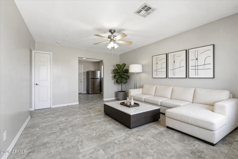 07-Living Room (staged)