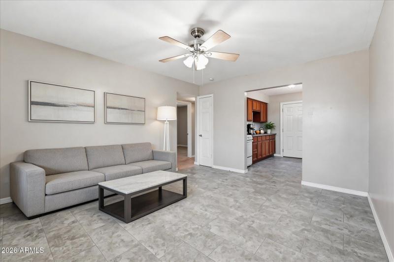 09-Living Room (staged)