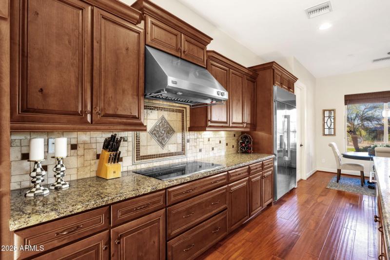 24-web-or-mls-5228-e-barwick-dr