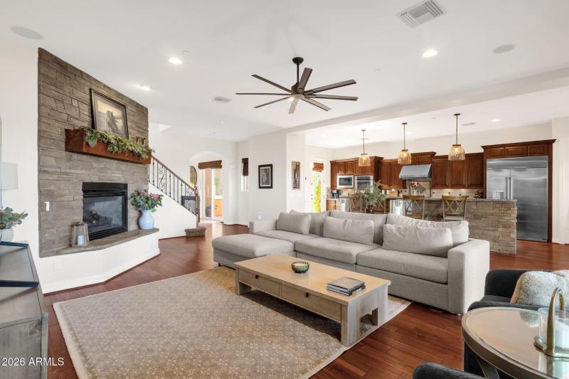 20-web-or-mls-5228-e-barwick-dr