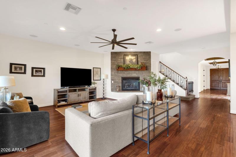 19-web-or-mls-5228-e-barwick-dr