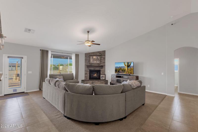 17-web-or-mls-28252-n-quintana-pl