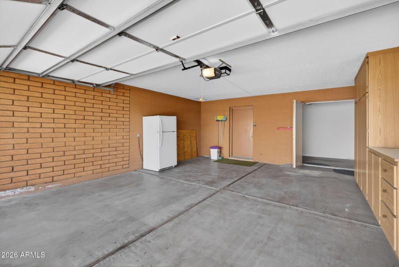 Garage w/ golf cart parking