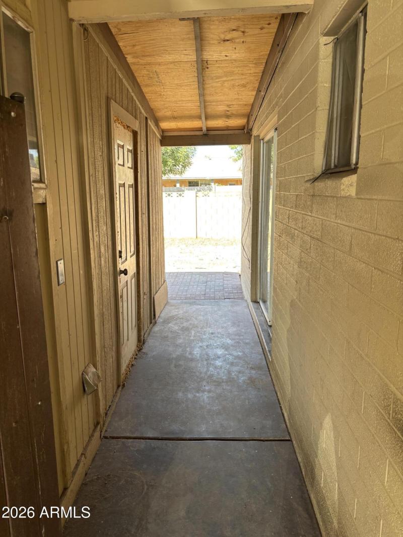 Airway between house and bedroom 4