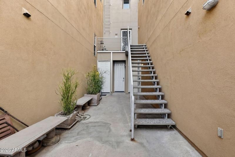 4-web-or-mls-52E Washington St 207