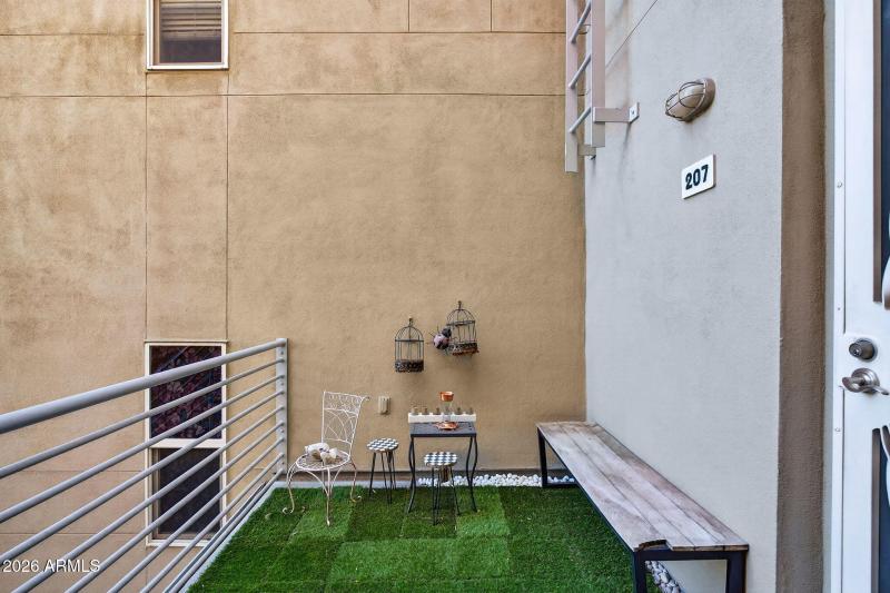 6-web-or-mls-51E Washington St 207