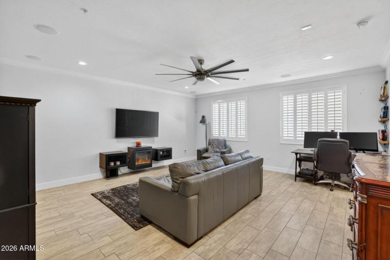 9-web-or-mls-18E Washington St 207