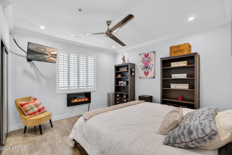 31-web-or-mls-37E Washington St 207