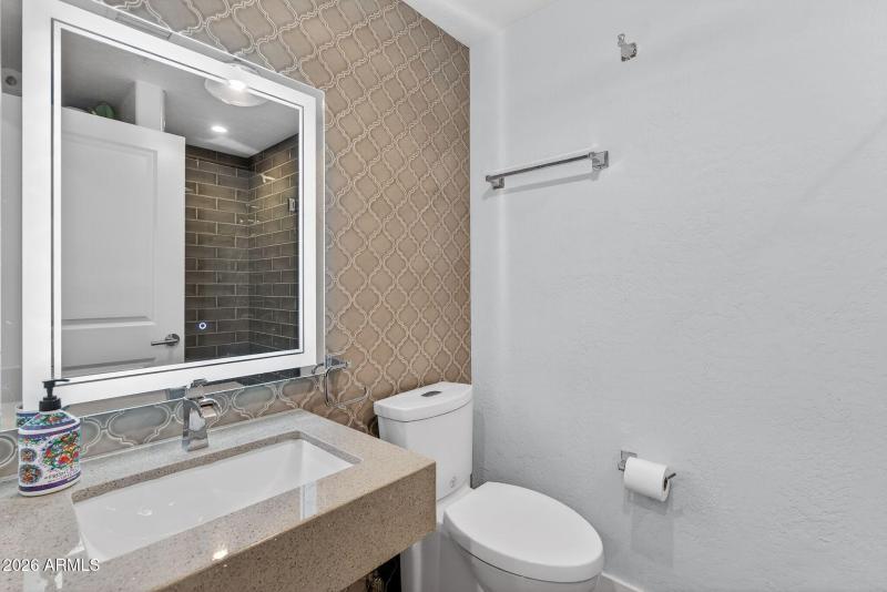 33-web-or-mls-32E Washington St 207