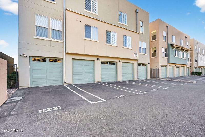 39-web-or-mls-56E Washington St 207